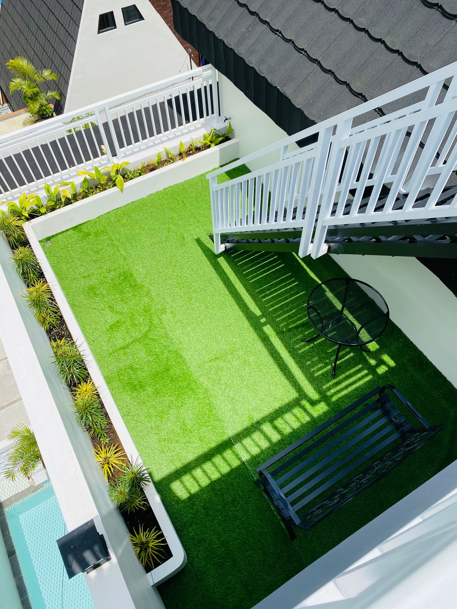 Artificial turf common area on a modern terrace